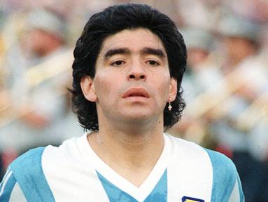 Diego Maradona – Legenda Argentina ini dinyatakan positif menggunakan kokain pada tahun 1991. Akibat ulahnya, si pemilik gol tangan Tuhan itu dijatuhi hukuman larangan aktif di dunia sepak bola selama 15 bulan. (AFP/Sven Nackstrand)