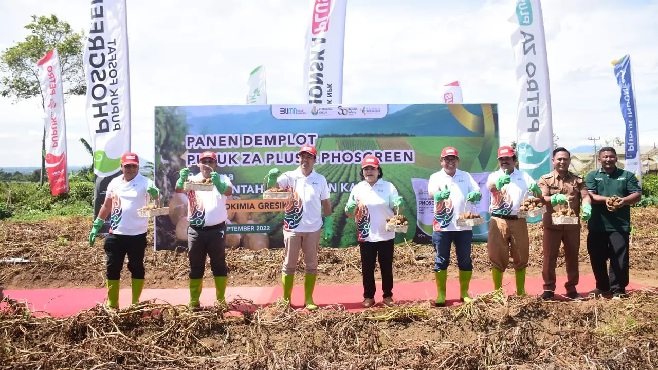 Pupuk non subsidi dengan nama Petro ZA Plus dan Phosgreen yang diproduksi oleh PT Petrokimia Gresik berhasil meningkatkan produksi petani
