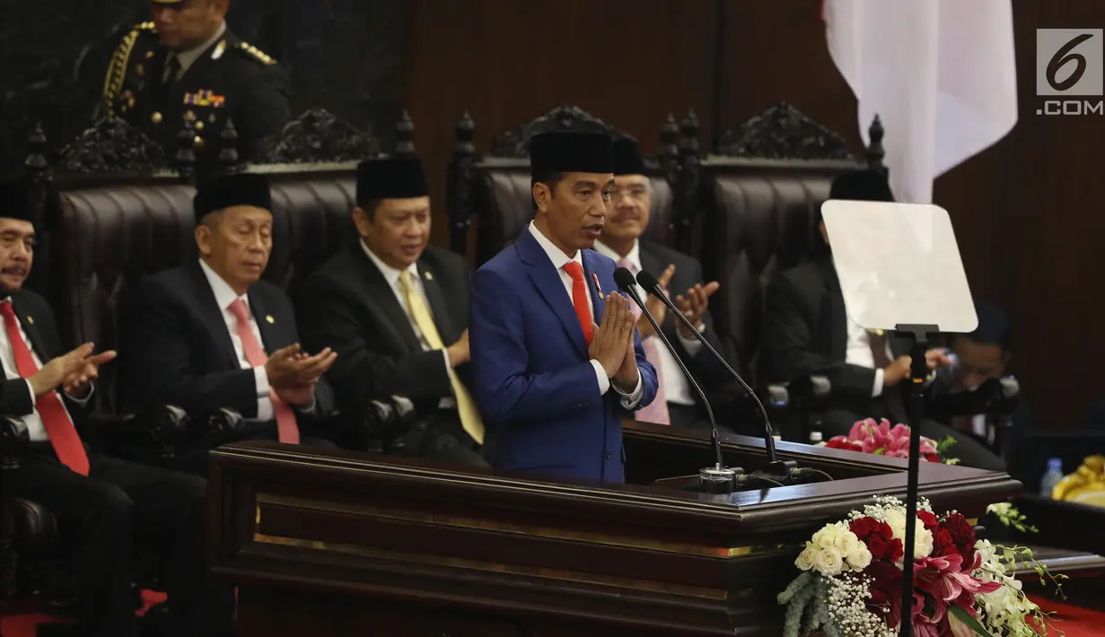 Presiden Joko Widodo atau Jokowi menyampaikan Pidato Kenegaraan pada Sidang Tahunan MPR 2019 di Kompleks Parlemen, Senayan, Jakarta, Jumat (16/8/2019). Jokowi akan menyampaikan pidato dalam tiga sesi dengan tema yang berbeda selama acara berlangsung. (Liputan6.com/Johan Tallo)