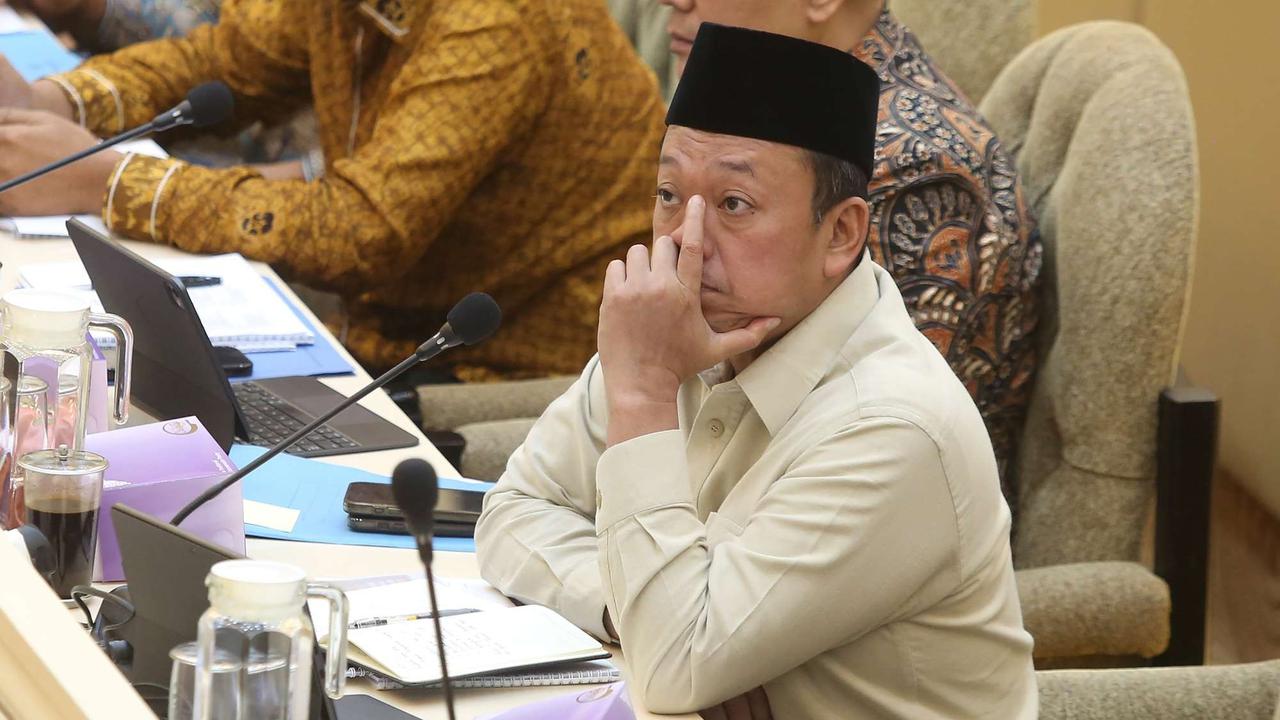 Menteri ATR Nusron Wahid rapat dengan Komisi II DPR terkait pagar laut