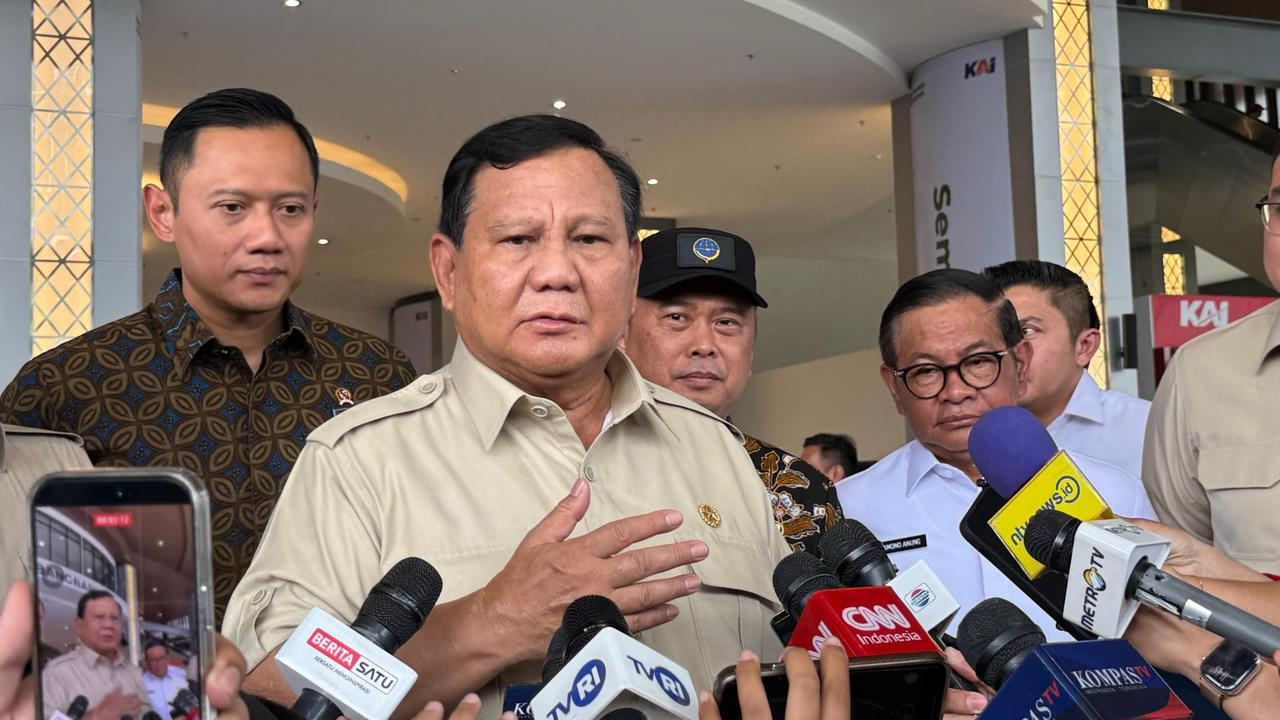 VIDEO: Prabowo Pasang Badan Soal Kereta Cepat Whoosh "Gak Usah Ribut, Saya Tanggung Jawab!"