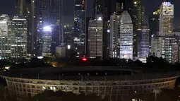 Suasana Stadion Utama Gelora Bung Karno (GBK) saat lampu dipadamkan pada peringatan Earth Hour 2018 di Jakarta, Sabtu (24/3). Peringatan Earth Hour di Jakarta untuk pertama kalinya digelar di GBK setelah direnovasi. (Liputan6.com/Johan Tallo)