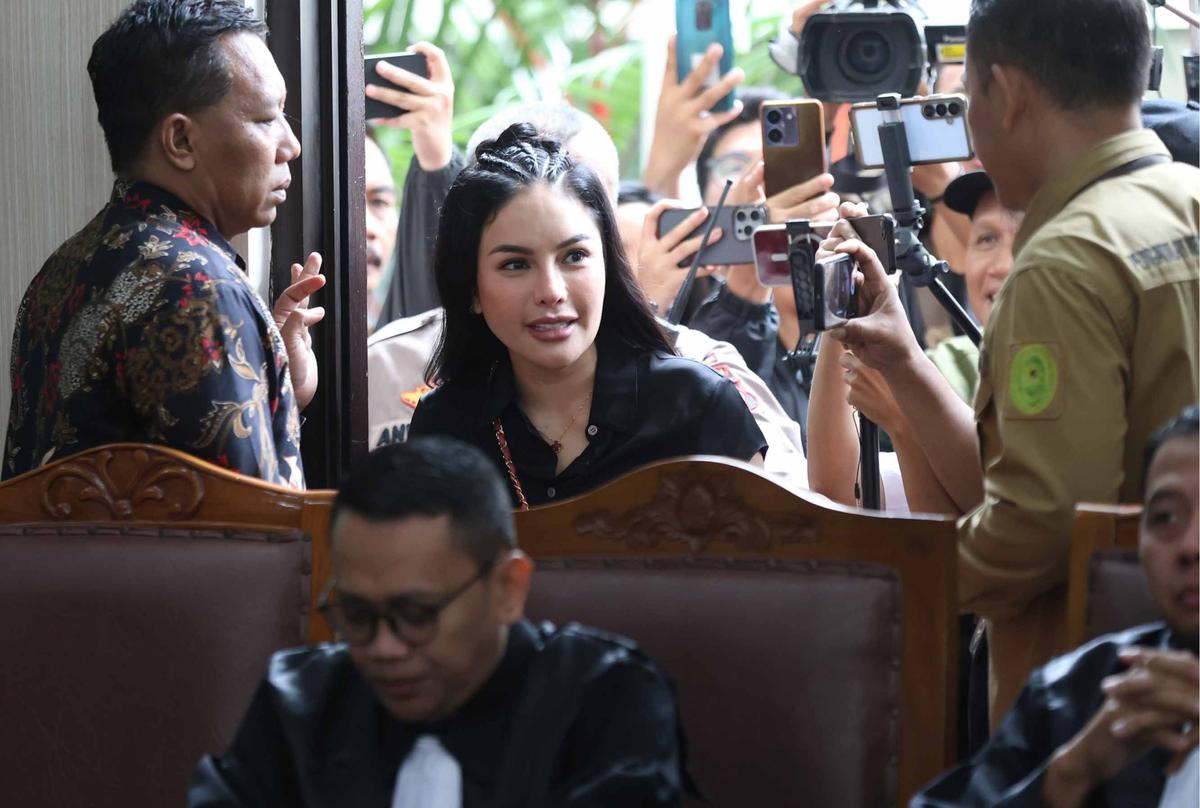 FOTO: Lolos dari Dakwaan TPPU, Nikita Mirzani Tetap Divonis 4 Tahun Penjara