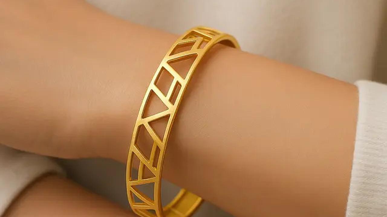 7 Model Gelang Emas Bangle 50 Gram 22 Karat Favorit Ibu Sosialita di 2025, Tampil Glamor