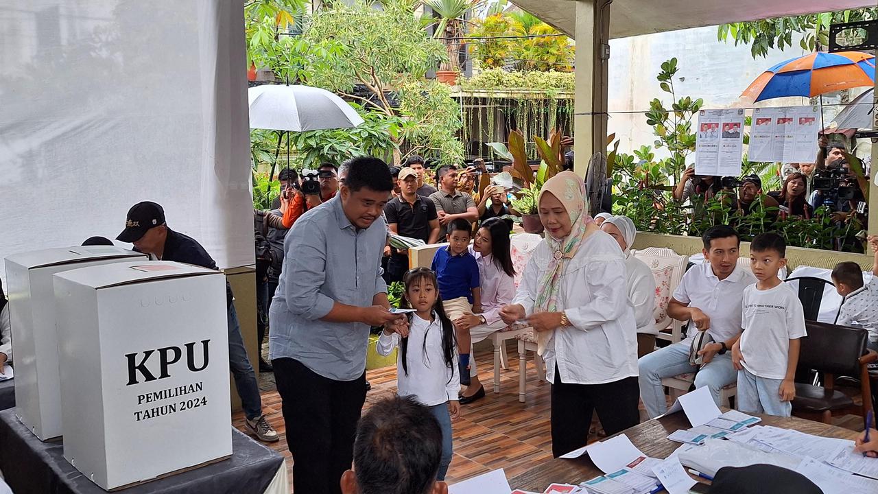 Usai Mencoblos untuk Pilkada Sumut, Bobby Nasution Langsung Tinjau Banjir di Kota Medan