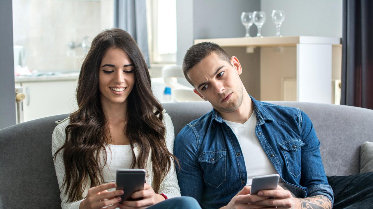 Wanita selingkuh (iStockphoto)