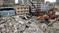 Di Tanzania, sebuah bangunan runtuh pada 29 Maret 2013 di Dar es Salaam, kota terbesar di negara itu. (AP/Khalfan Said)