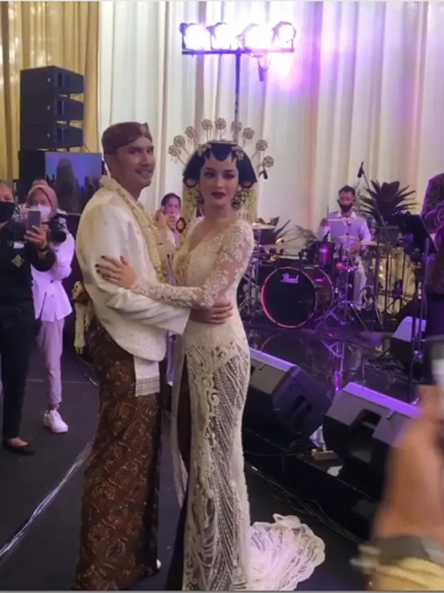 [Fimela] Ovi Dian dan Helmi Herman