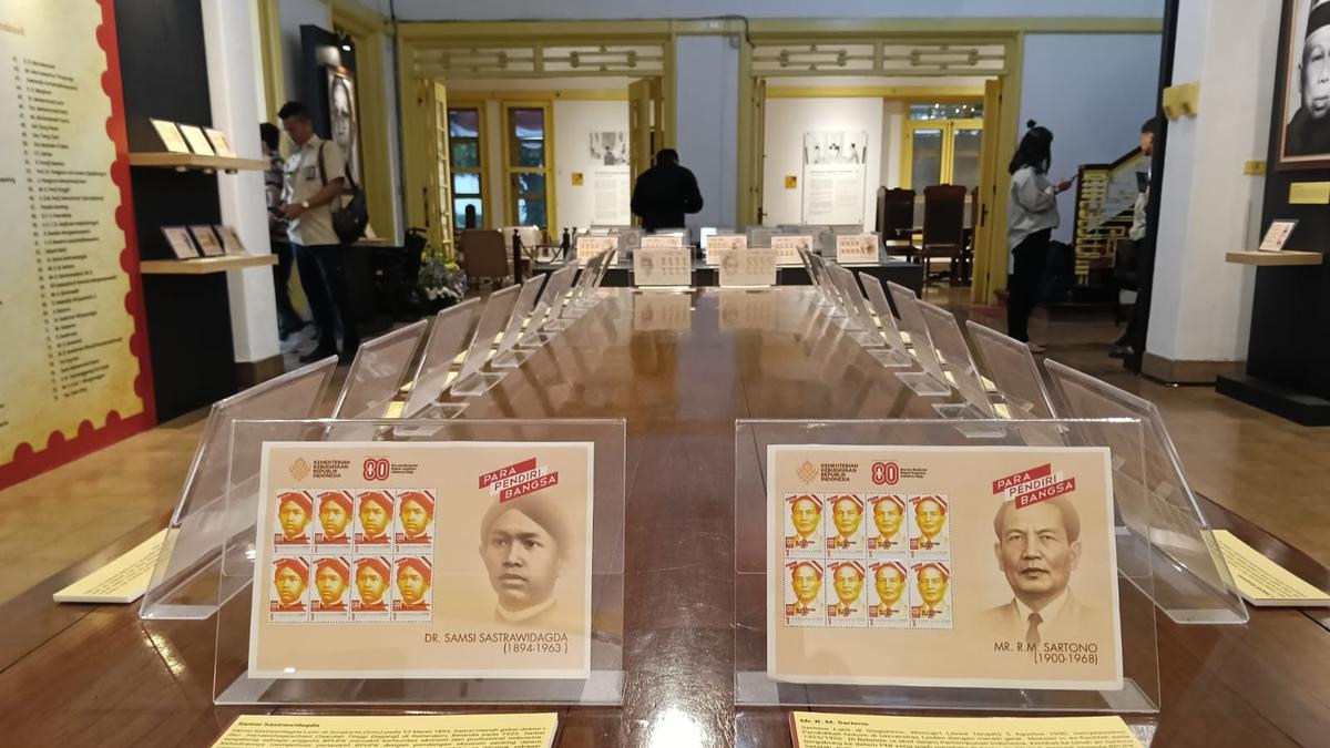 Menyusuri Sejarah Kemerdekaan RI Lewat 80 Prangko Prisma Edisi Para Pendiri Bangsa