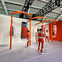 HERM&Egrave;SFIT akan membuat kita melihat berolahraga dengan cara baru. Pertama, alih-alih berolahraga di gym yang membosankan, kita akan berjongkok, melakukan peregangan, dan meregangkan tubuh di ruang terang ang ditampilkan dalam warna orange khas Hermes. Setiap sudut ditata dengan sentuhan lucu di seluruh bagian yang pasti akan memikat perhatian dan sungguh sangat Instagrammable. Seperti boxing punching bag ini! [Foto: Fimela.com]