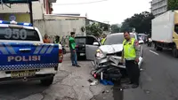 Kecelakaan Adu Banteng Motor dan Mobil di Depok, 1 Orang Tewas