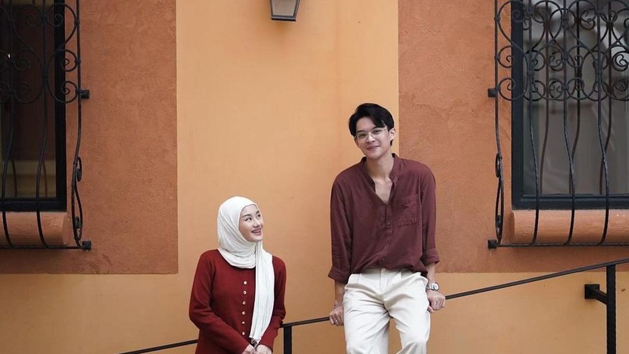 Keduanya selalu memamerkan kebucinan layaknya pasangan ABG yang sedang kasmaran, bikin para jomblo iri.<br>