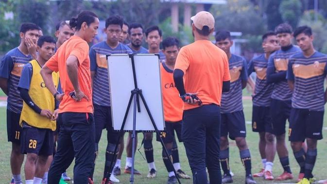 bri liga 1: masih menunggak gaji pemain, psm dapat peringatan dari pssi