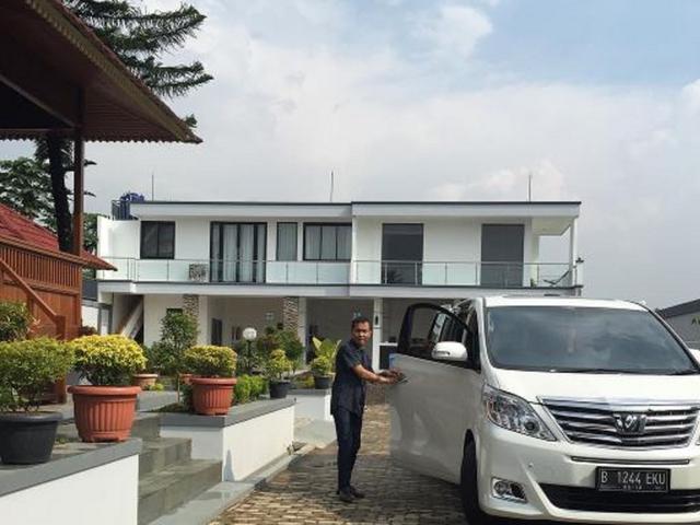 Vila 7 Miliar Ayu Ting Ting Dibilang Mirip Kos Kosan News Entertainment Fimela Com