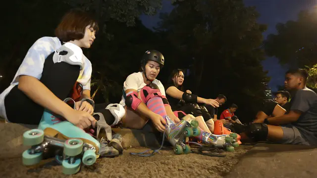 Belajar dan Bermain Sepatu Roda Bareng Komunitas Sunset Roller Date