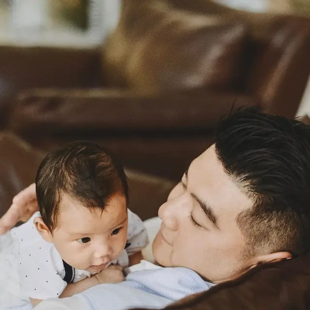 7 Momen Chef Arnold Waktu Asuh Anak Ini Bikin Gemas