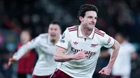 Gelandang Arsenal, Declan Rice, melakukan selebrasi setelah mencetak gol ke gawang Bournemouth pada pekan ke-20 Liga Inggris 2025/2026 di Vitality Stadium, Minggu (04/01/2026) dini hari WIB. (AP Photo/Alastair Grant)