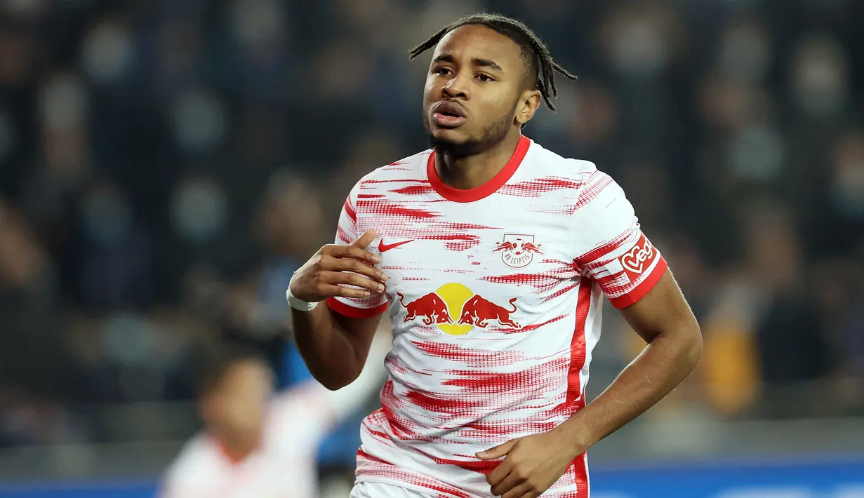 Steven Nkunku. Striker RB Leipzig ini menjadi satu-satunya penghuni barisan top skor sementara Liga Champions yang gagal lolos ke babak 16 Besar. Catatan 7 golnya terhenti usai RB Leipzig finis di posisi ketiga Grupa A meski di laga terakhir menang 2-1 atas Manchester City. (AFP/Belga/Bruno Fahy)