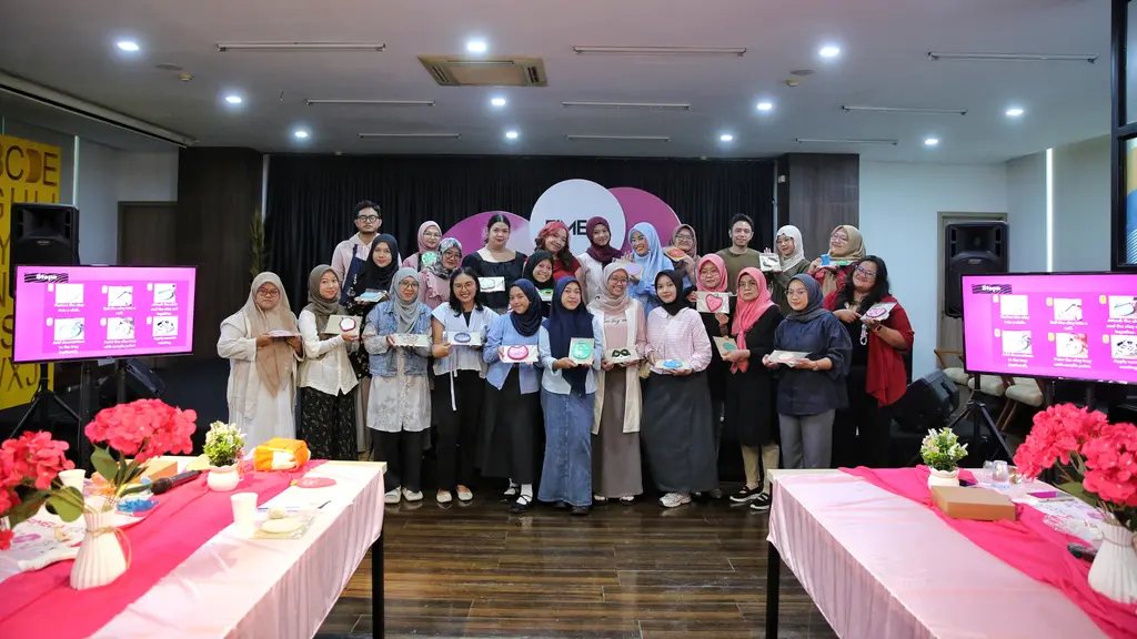 Keseruan Workshop Couple Art Dry Clay bersama Fimelahood./copyright fimela/adrian putra
