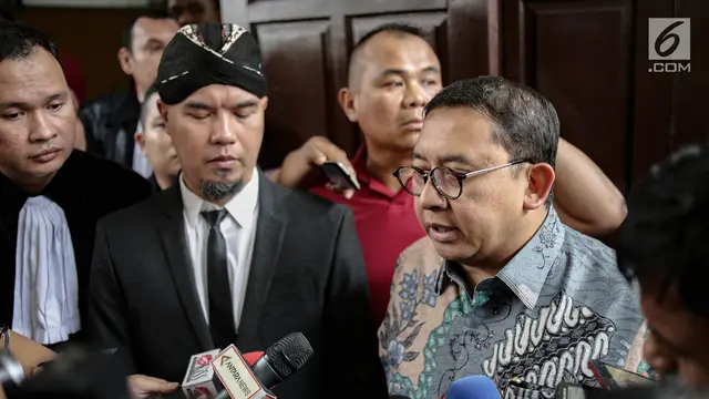 Senyum Fadli Zon Saat Hadiri Sidang Ahmad Dhani