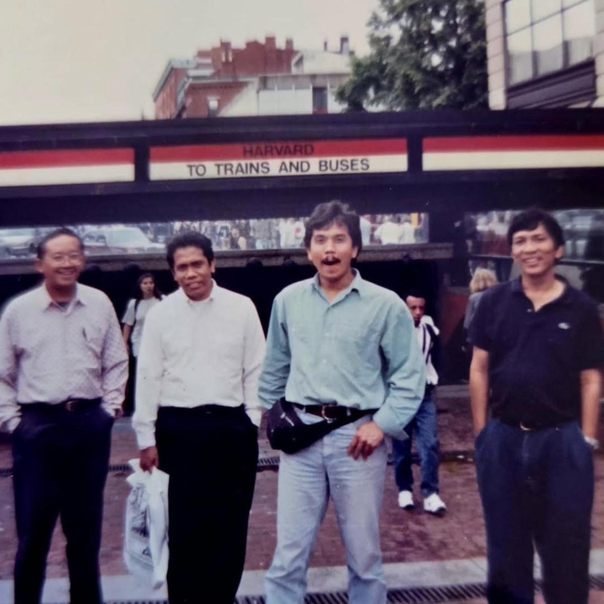 Foto Bersejarah 30 Tahun Lalu di Amerika, Ada Pengacara Top di RI Bersama Aktivis Terkenal
