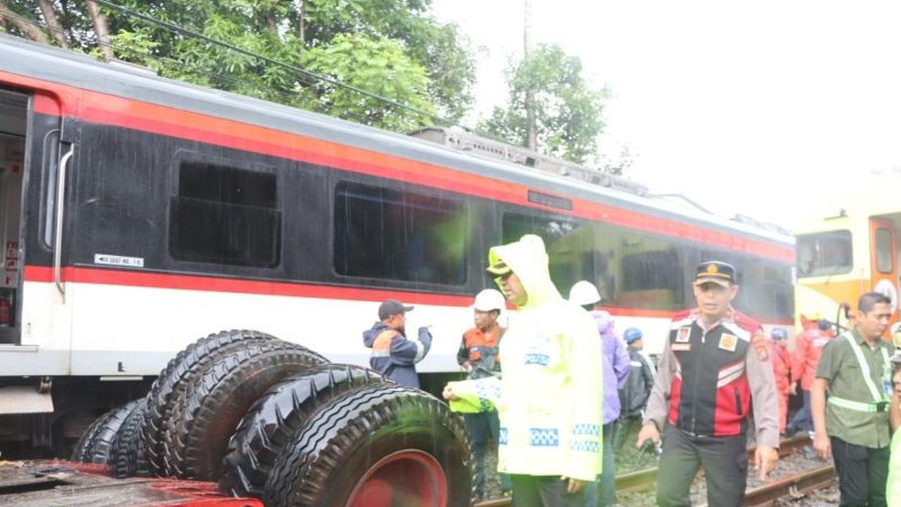 Kronologi Kecelakaan KA Kontainer di Stasiun Poris: Badan Truk Tertinggal di Rel