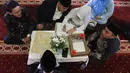Selain memudahkan proses akad nikah, penyelenggara menanggung seluruh biaya proses dan kebutuhan administrasi. Tampak dalam foto, pasangan pengantin mengikuti Isbat nikah massal 2025 di Mesjid Istiqlal, Jakarta, Rabu (3/12/2025). (merdeka.com/Arie Basuki)