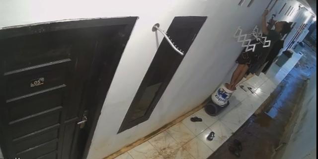 Pria di Lampung Diam-Diam Rekam Tetangga Mandi, Gerak-geriknya Tertangkap CCTV