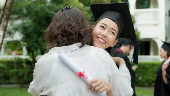 Tingkatkan Pendidikan Perempuan Indonesia, yuk Daftar Bintang Beasiswa