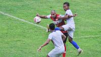 Uji coba Arema FC Vs Madura United di Stadion Kanjuruhan, Kabupaten Malang, Rabu (21/10/2020). (Bola.com/Iwan Setiawan)