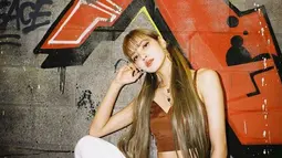 Kemampuan dance Lisa BLACKPINK tidak diragukan lagi. Namun selain dance, Lisa memiliki hobi lain yaitu fotografi. Saat ini, Lisa menjadi salah satu artis K-pop yang memiliki followers paling banyak di Instagram. (Liputan6.com/IG/@lalalalisa_m)