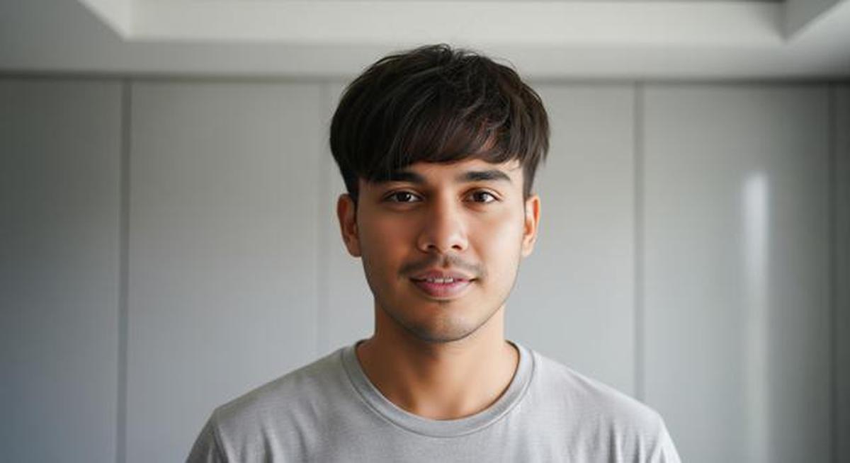 8 Gaya Rambut Pria agar Terlihat Muda, Tren Hairstyle 2025 Bikin Ganteng