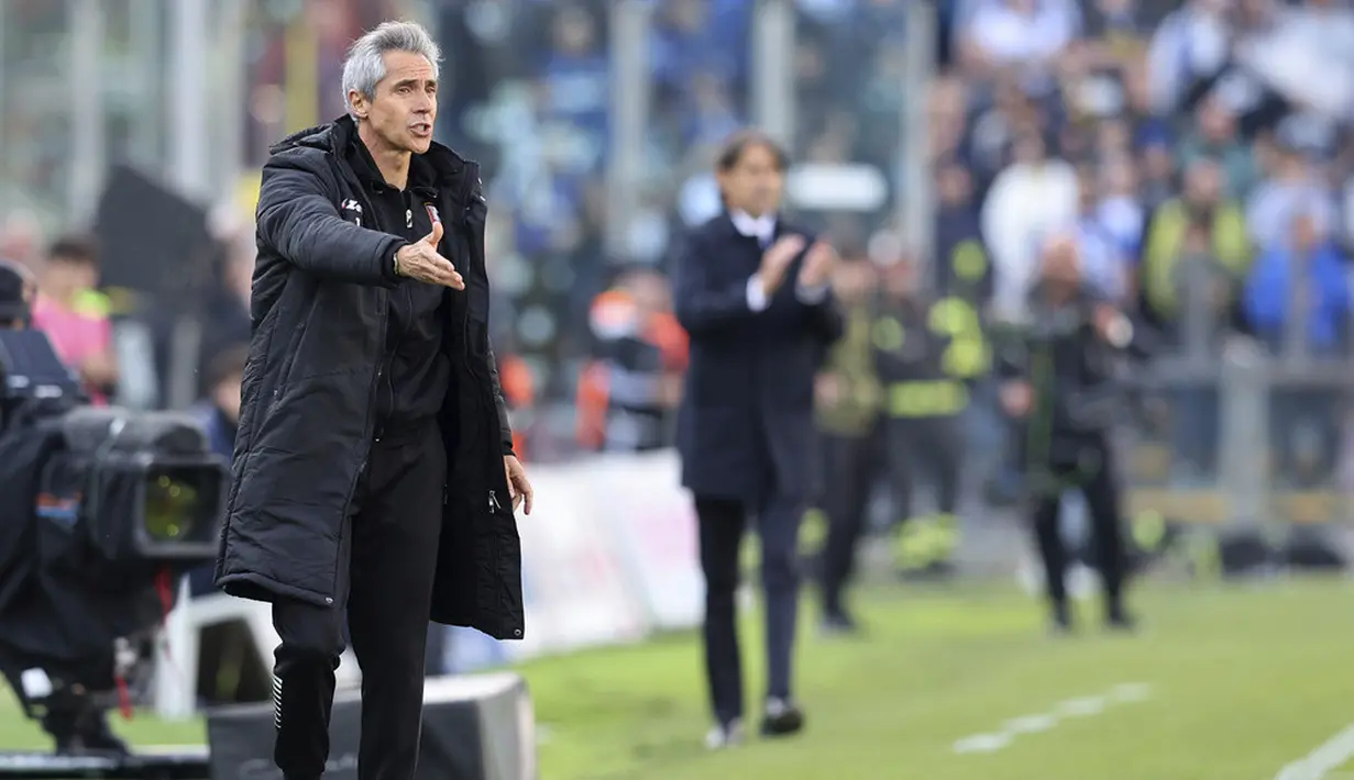 <p>Sementara posisi Salernitana tidak berubah. Guillermo Ochoa dan kawan-kawan memiliki 29 angka, sembilan poin di atas zona degradasi Liga Italia. (Alessandro Garofalo/LaPresse via AP)</p>