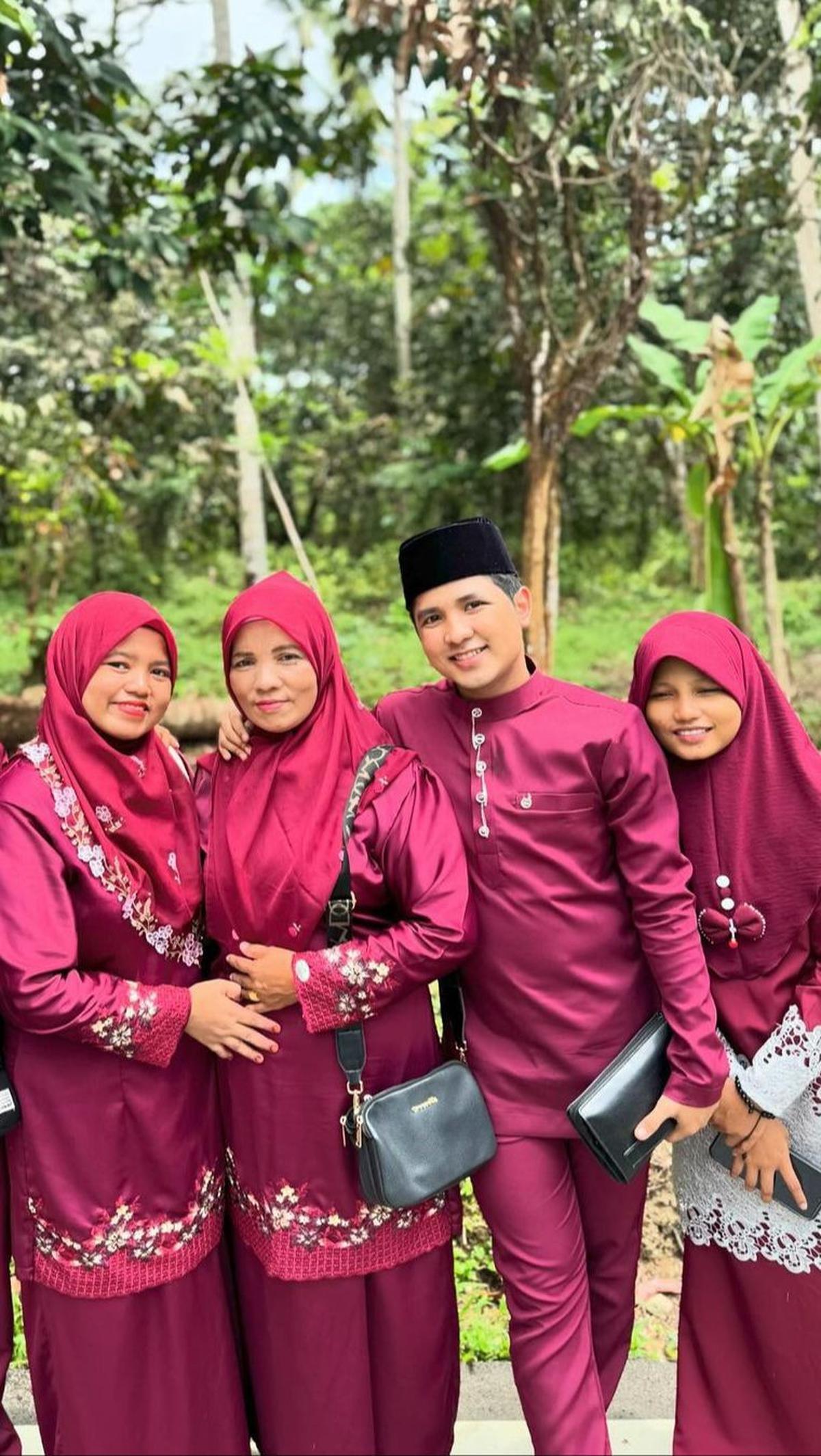 Lahir dari Keluarga Kurang Mampu <br>