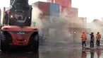 Tujuh kontainer berisikan pakaian hingga barang elektronik di Depo Peti Kemas jalan Kalimas Baru Surabaya,  ludes  terbakar. Belum diketahui penyebab pasti kebakaran tersebut, tapi dugaan awal api berasal dari bangunan samping depo peti kemas.