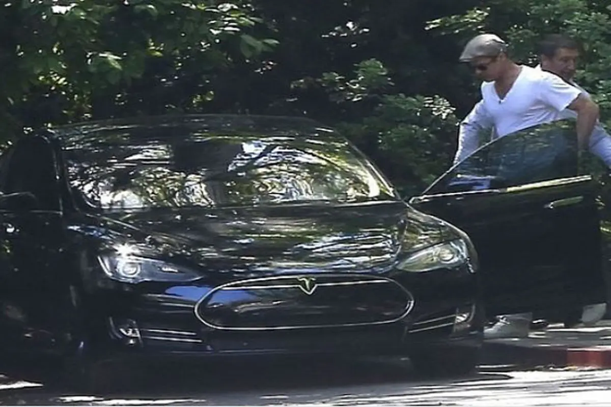 Mobil Tesla Brad Pitt