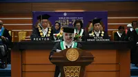 Pengukuhan Guru Besar Universitas Airlangga Prof Dr. Elly Munadziroh, drg., M.S. (Foto: Liputan6.com/Dian Kurniawan)