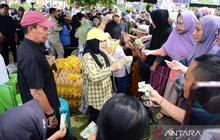 Wagub Gorontalo Idah Syahidah Layani Langsung Warga di Pasar Murah Gorontalo, Jaga Stabilitas Harga Pangan