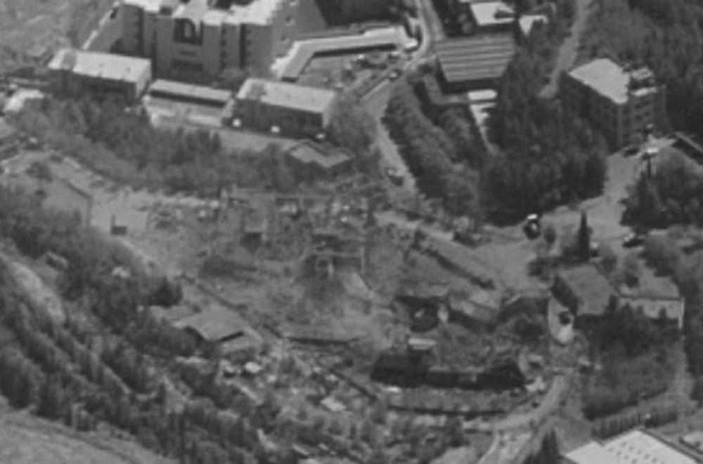 Pusat penelitian dan pengembangan Barzah yang berada di Damaskus setelah diserang koalisi militer tiga negara. (US Department of Defense)