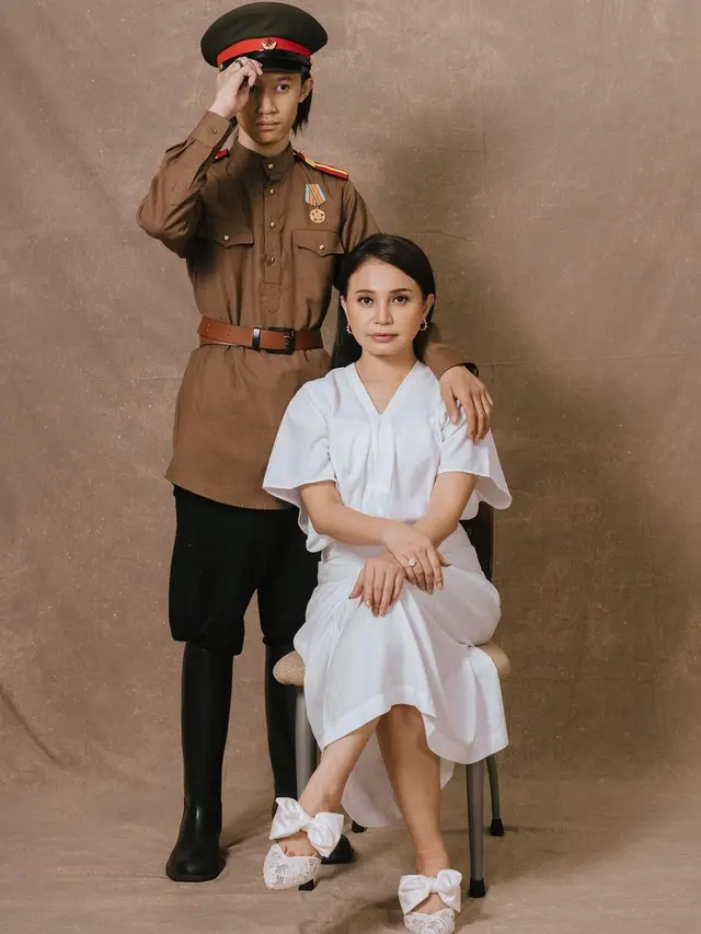 9 Potret Tampan Rizky Langit Ramadhan, Putra Semata Wayang Rossa yang Gemar Bergaya Kasual