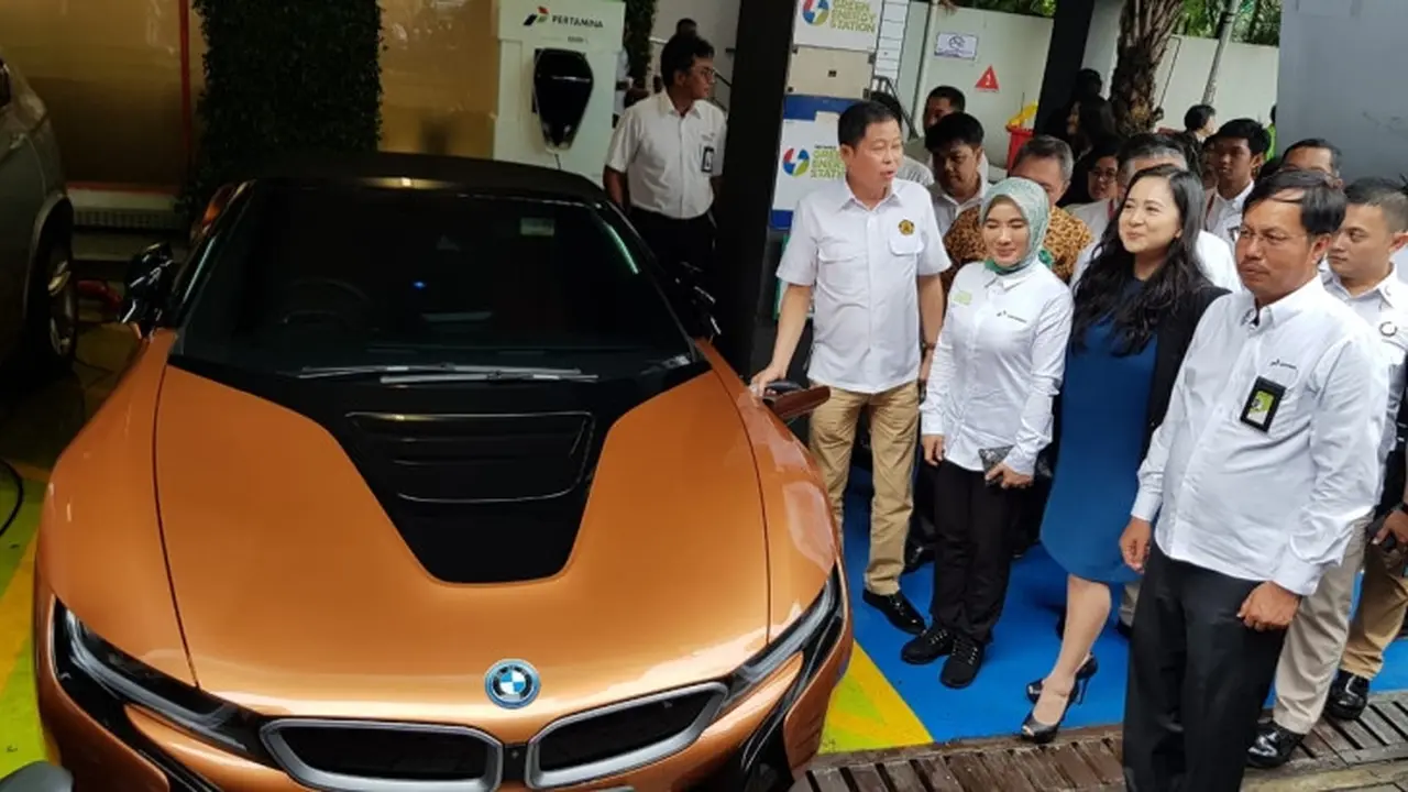 Mobil Listrik BMW  i8 Roadster