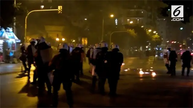 Peringatan mendiang aktivis Yunani, Pavlos Fyssas, di Athena, diwarnai bom molotov.