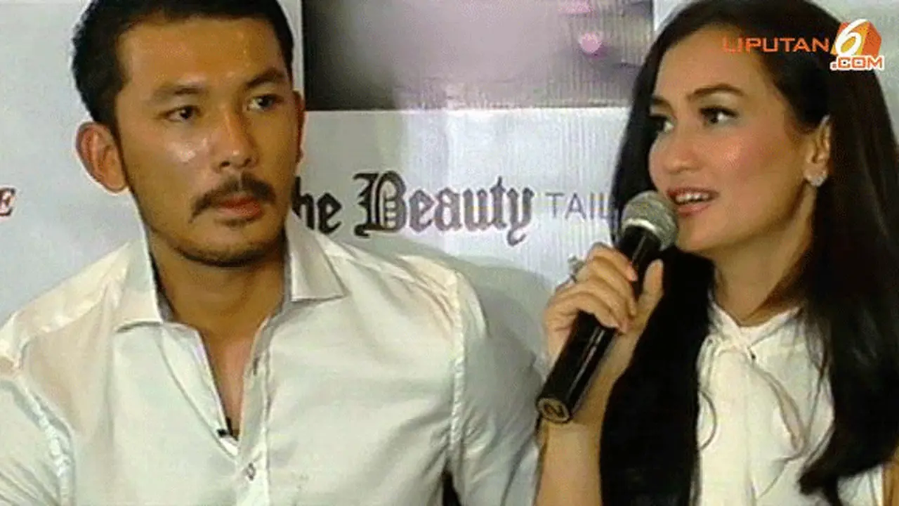 Atiqah Hasiholan-Rio Dewanto