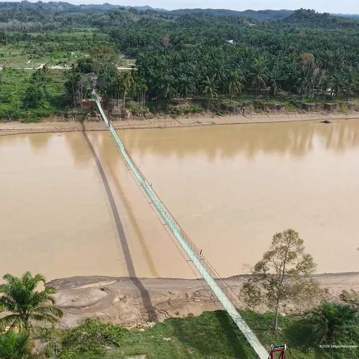 Dulu Naik Perahu, Kini Pelajar Aceh Tamiang Bisa Berangkat Sekolah dengan Mudah Berkat Jembatan Gantung 240 Meter