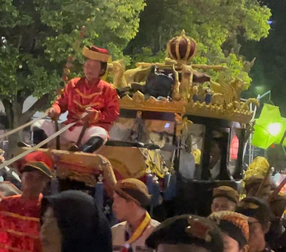 Kemudian nasi tumpeng yang diarak-arak oleh para abdi dalem ini didoakan oleh pemuka agama. Selepas prosesi tersebut, rombongan menuju titik terakhir di Taman Sriwedari. <br>