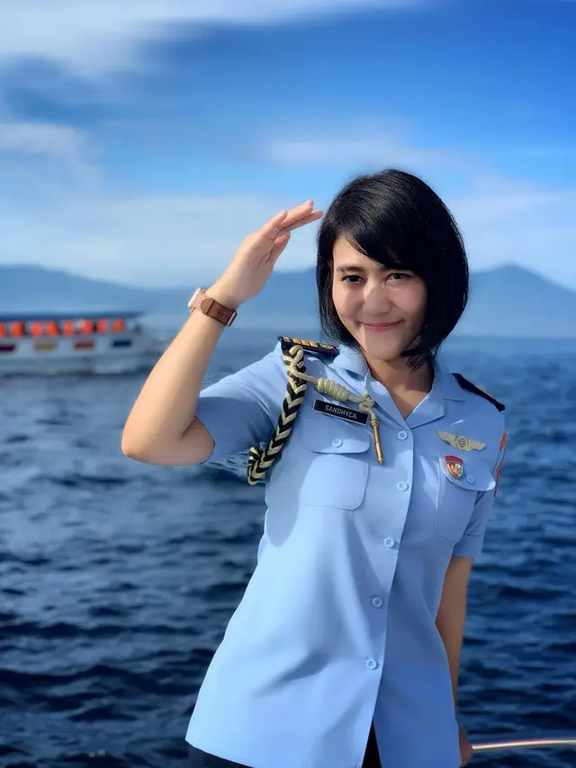 6 Potret Cantik Ajudan Iriana Jokowi, Mengaku Single dan Buat Netizen Heboh