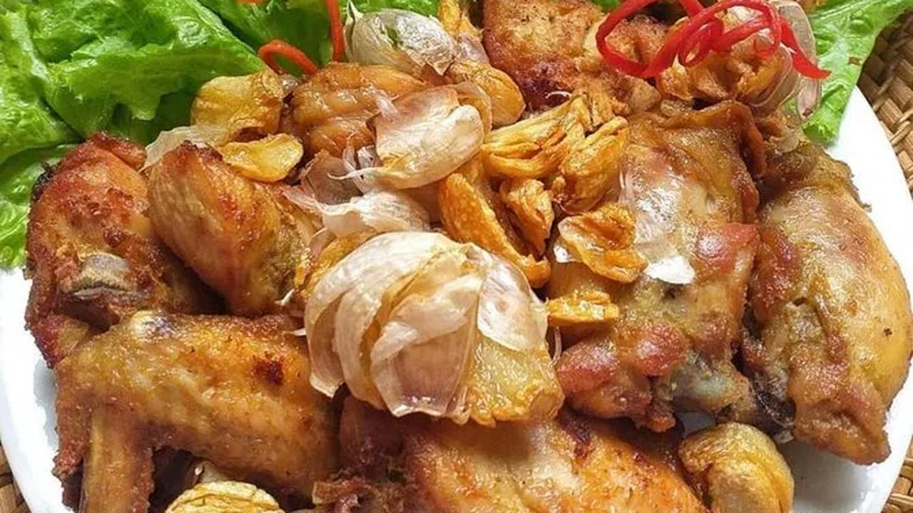 6.	Ayam Goreng Bawang Pedas
