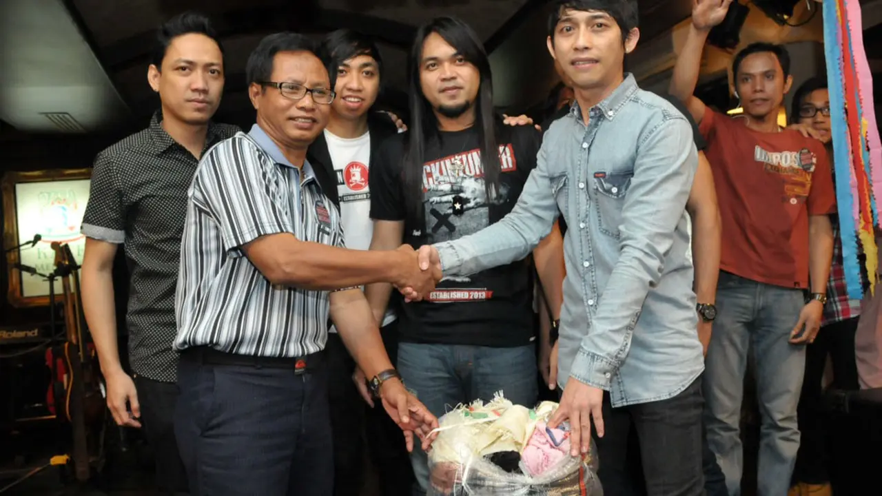 Mariyos Band dan Repvblik Bikin Charity Untuk Kelud dan TKI