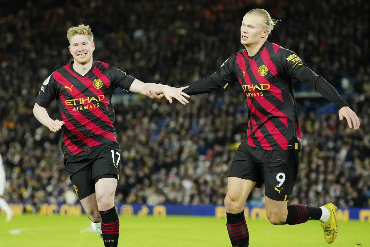 Foto: Erling Haaland Borong 2 Gol, Manchester City Masih Terlalu Tangguh Bagi Leeds United