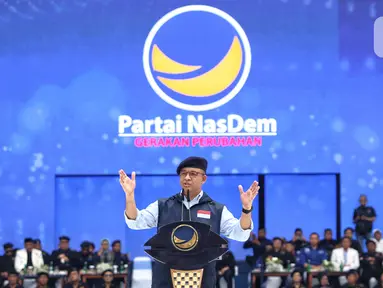 Bakal Calon Presiden dari Koalisi Perubahan untuk Persatuan (KPP) Anies Baswedan memberikan pidato politik pada Apel Siaga Perubahan di Stadion Gelora Bung Karno, Jakarta, Minggu (16/7/2023). (Liputan6.com/Angga Yuniar)